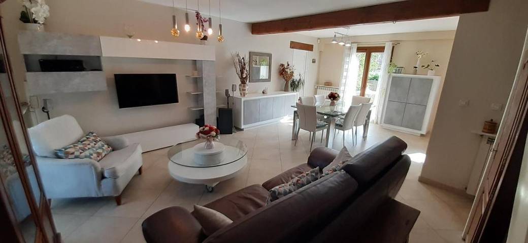 Location de vacances pour 8 personnes, avec jardin ainsi que terrasse et piscine à Thorigny-sur-Marne - 3