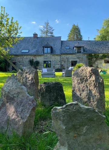Cottage pour 2 personnes, avec vue ainsi que jardin et terrasse à Paimpont
