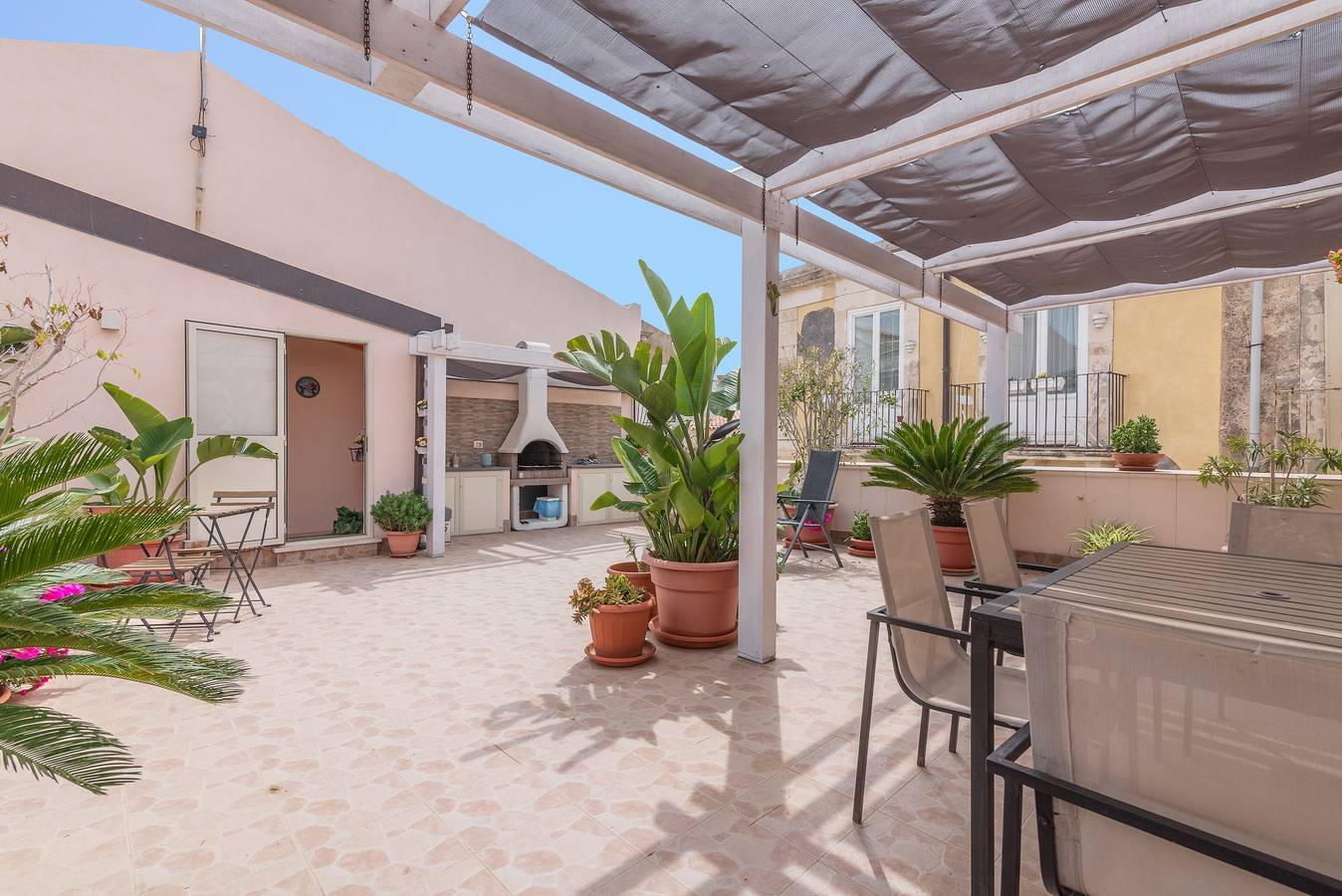 Ganze Wohnung, Ferienwohnung 'Sagola' in der Nähe dem Strand mit Terrasse & Wlan in Spiaggetta di Cala Rossa, Syrakus