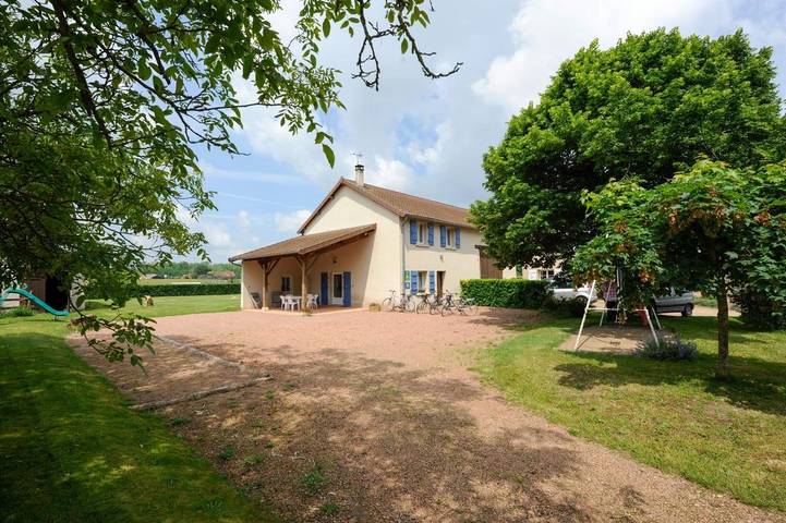 Gîte pour 7 personnes, avec jardin dans Artaix