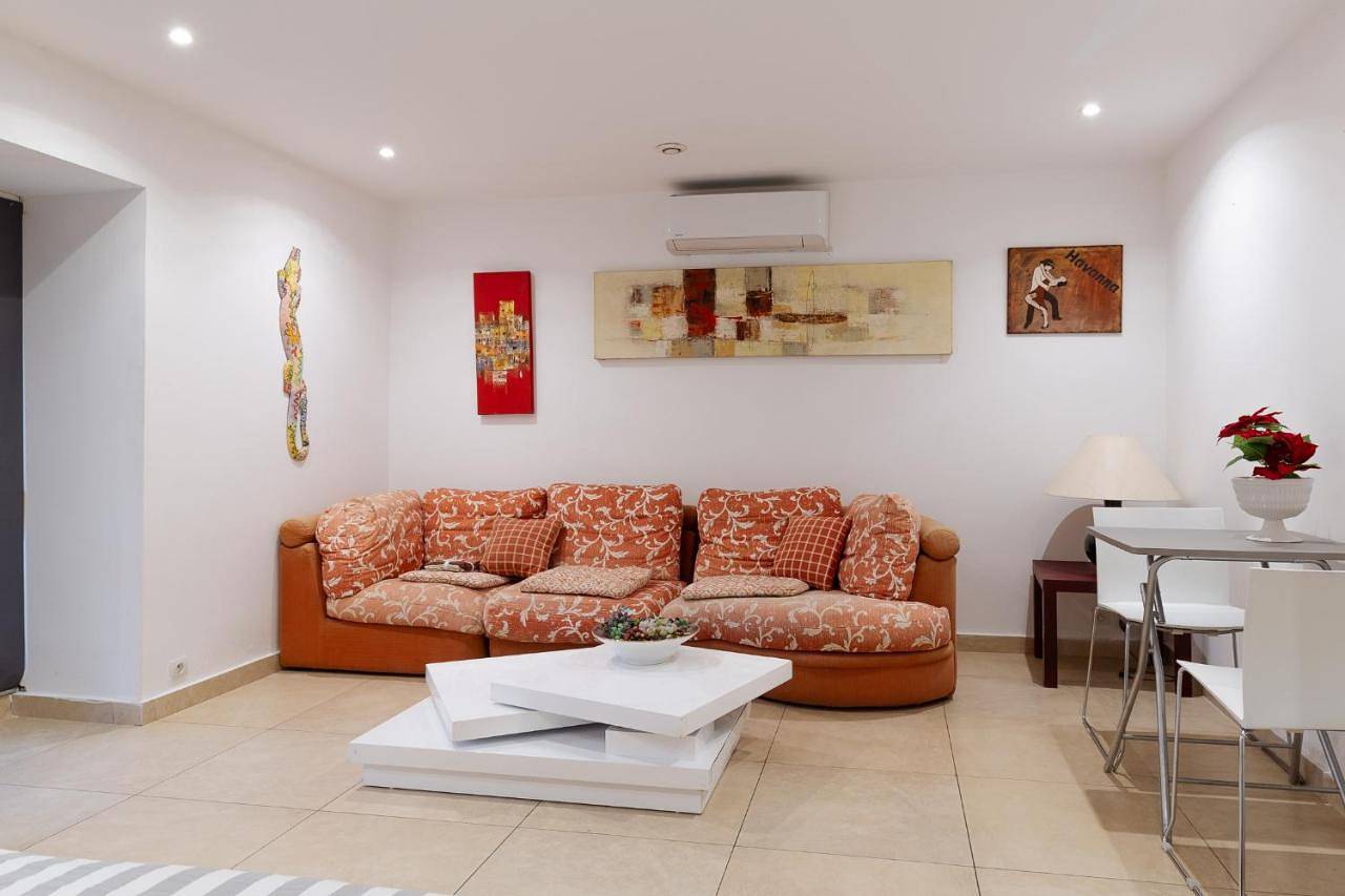 Studio indépendant en villa Calme, Jardins et Piscine à 5 min de la Mer in Nice, Côte méditerranéenne (France)