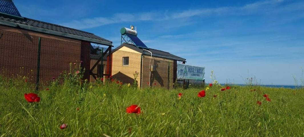 Camping para 2 personas, con terraza además de jardín y vistas, Se admiten mascotas en Rumania
