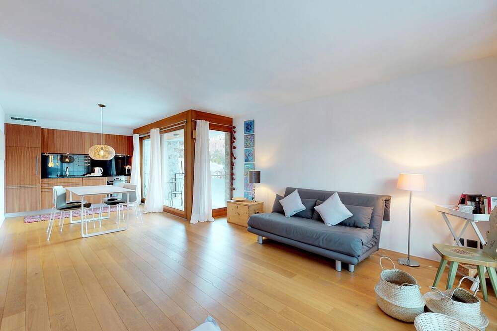 Geheel appartement, Modern, licht 1-kamer appartement met een mooi balkon op een zonnige, rustige locatie in Bregaglia, Engadin