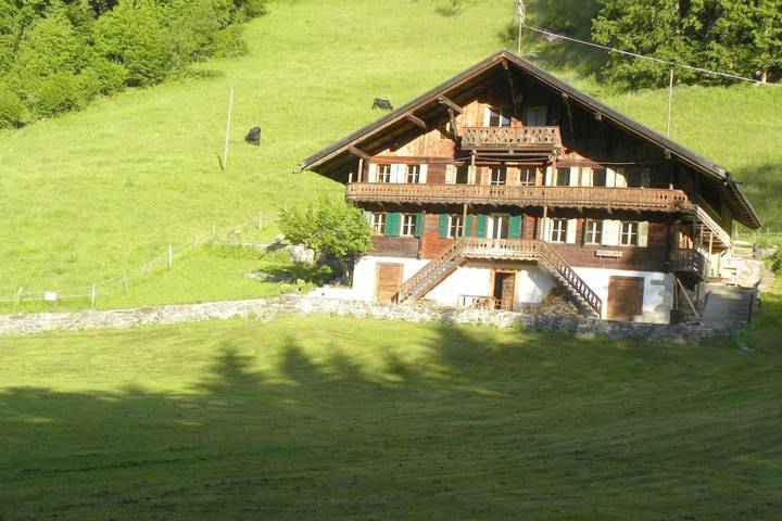 Chambre d’hôte pour 12 personnes, avec sauna ainsi que balcon et vue à Val-d'Illiez