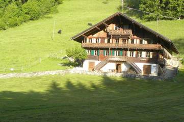 Chambre d’hôte pour 12 personnes, avec vue ainsi que balcon et sauna à Val-d'Illiez