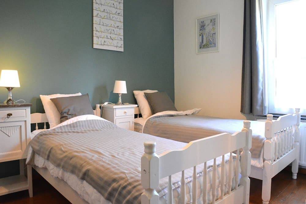 Familie-uitje, bosrijk Anhée in Anhée, Regio Namur