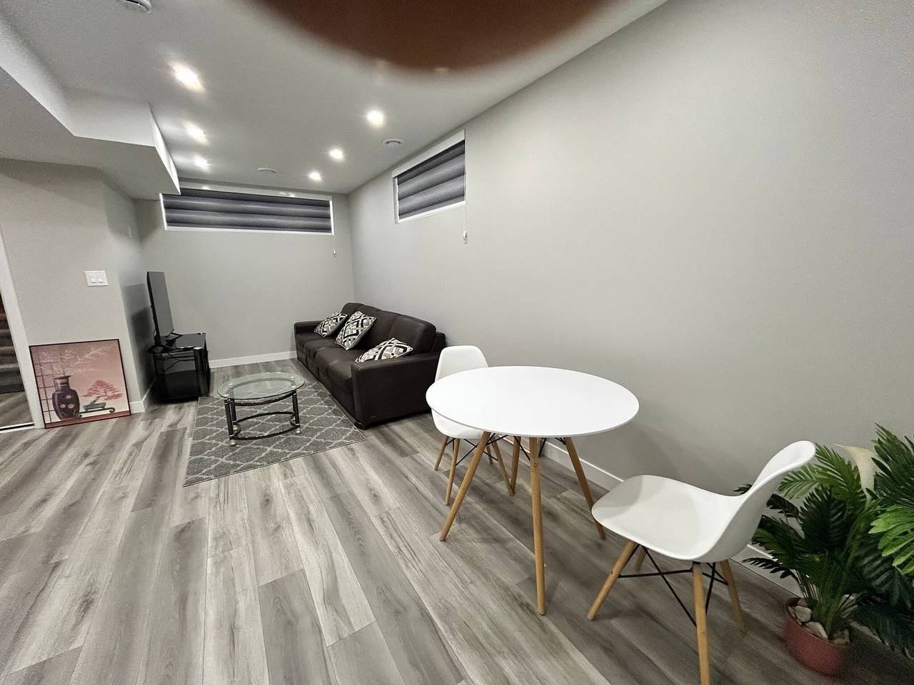 Amplia y elegante suite privada en el sótano in Waverley West, Winnipeg