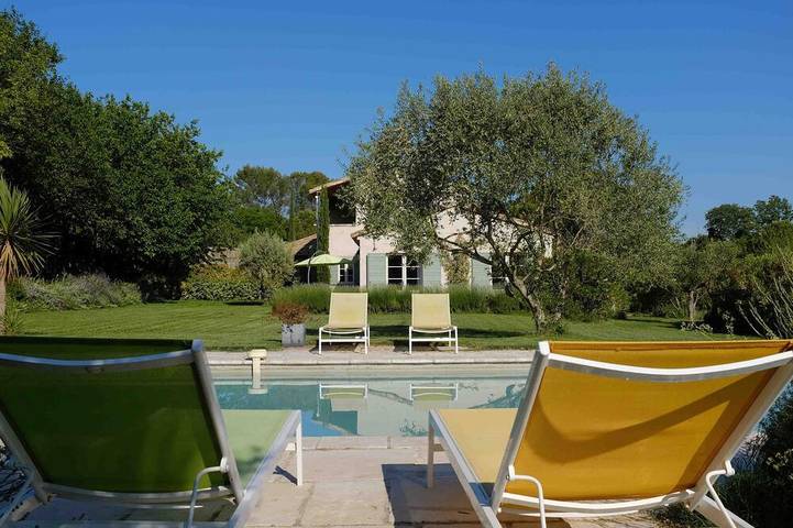 Maison de vacances pour 8 personnes, avec jardin et balcon à Uzès