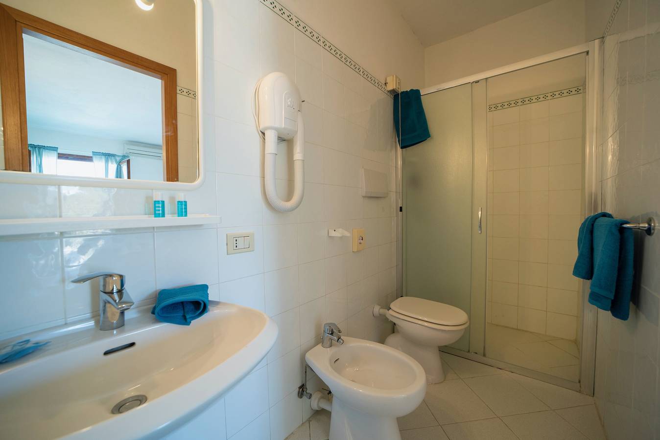 Entire apartment, Apartment 'Le Sirene Mono 3' with Private Terrace, Wi-Fi and Air Conditioning in Campo nell'Elba, Elba