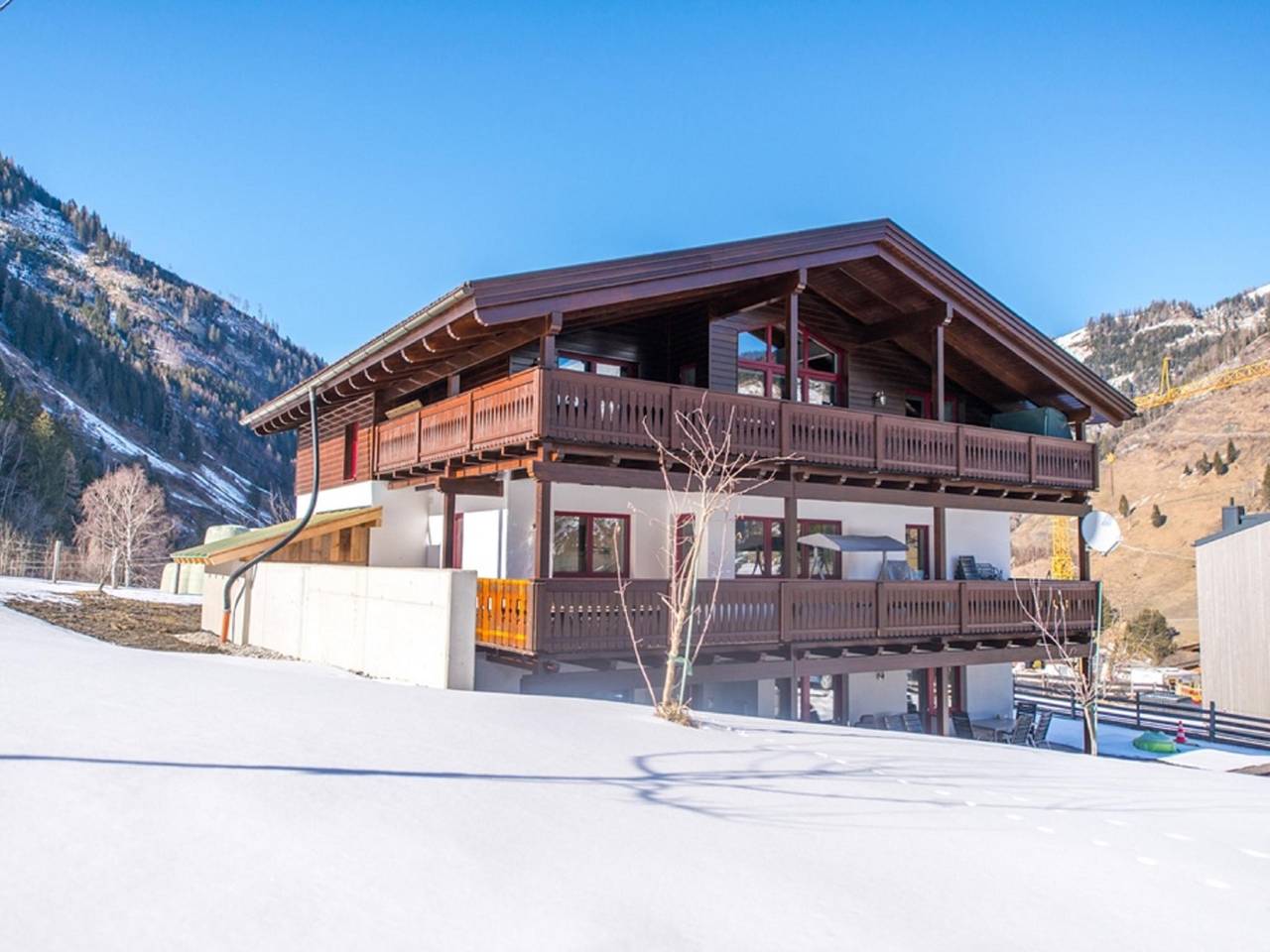 Ganze Wohnung, Modernes Ferienhaus in idealer Lage nahe Piste in Hohe Tauern, Rauris