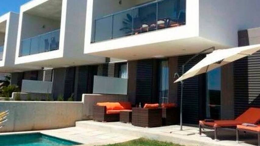 Finca für 6 Personen, mit Ausblick und Garten in Cala Mendia