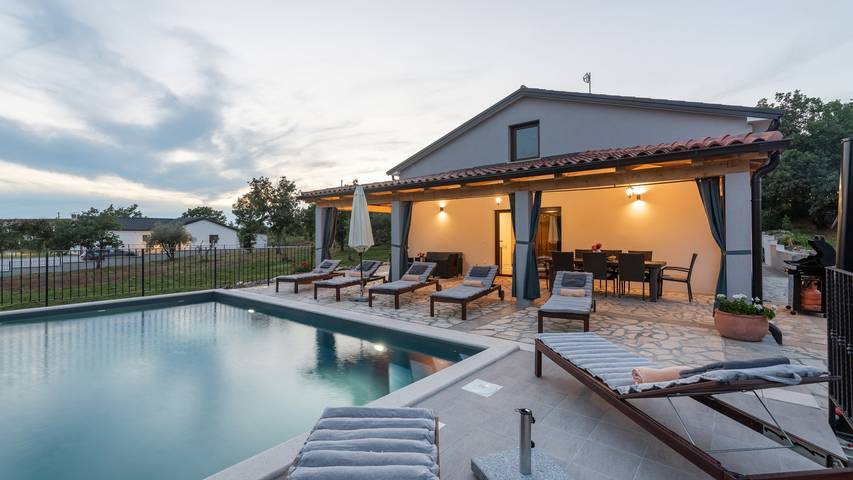 Villa für 8 Personen, mit Garten und Terrasse in Kroatien