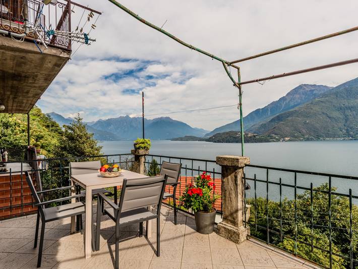 Ferienwohnung für 4 Personen, mit Balkon und Seeblick in Musso