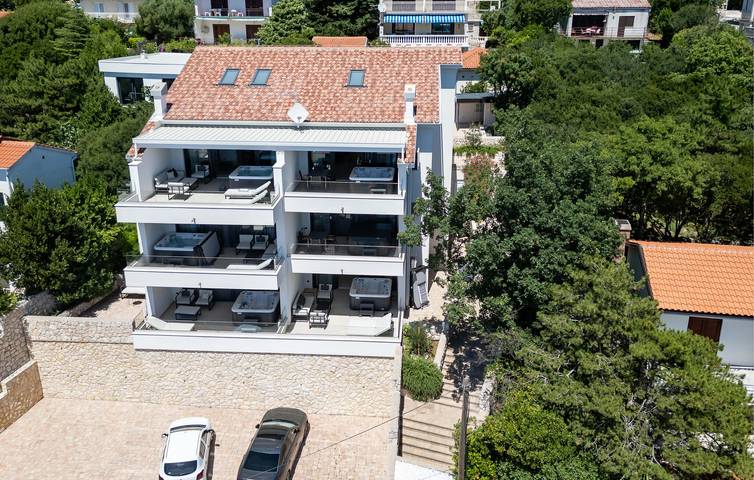 Ganze Ferienwohnung, Gemütliche 1-Zimmer-Wohnung mit Meerblick, Garten und Parkplatz in Strandnähe in Plaža Bribirska obala, Novi Vinodolski