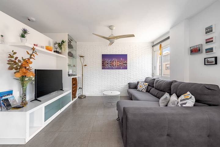 Ganze Wohnung, Ferienwohnung 'Amplio Canet' mit Gemeinschaftspool, Wlan und Klimaanlage in Canet d'En Berenguer, Costa de Valencia