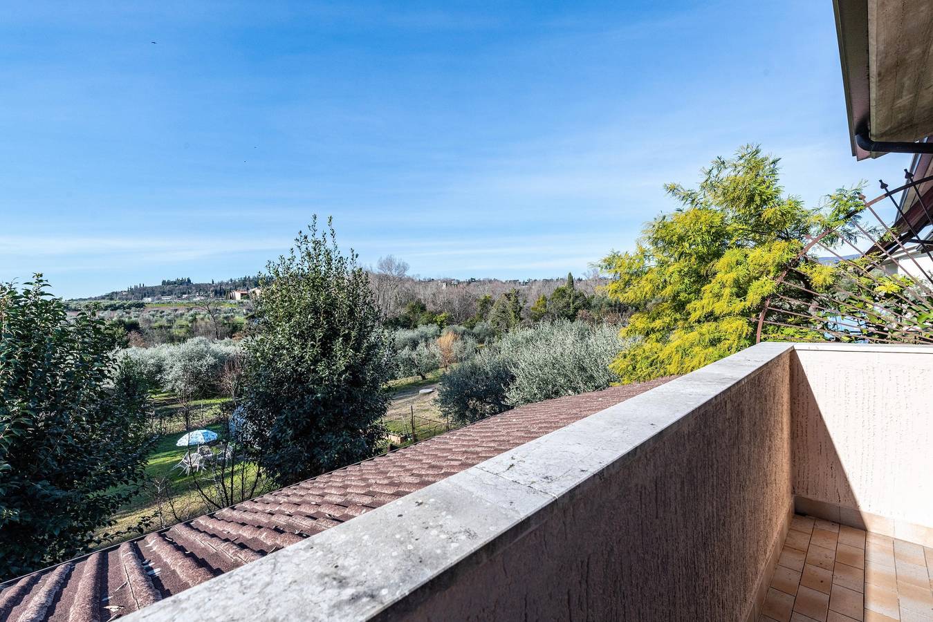 Appartamento intero, Appartamento "Al Porto Balcone Vicino al Lago" con Wi-Fi in San Felice del Benaco, Prealpi Gardesane