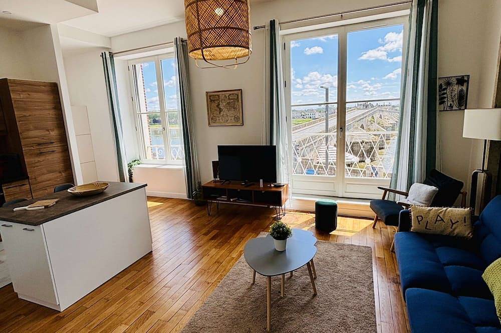 Entire apartment, Xxxxxxxxxxxxxxxxxxxxxxxxxxxxxxxxxxxxxxxxxxxxx in Gien, Montargis region