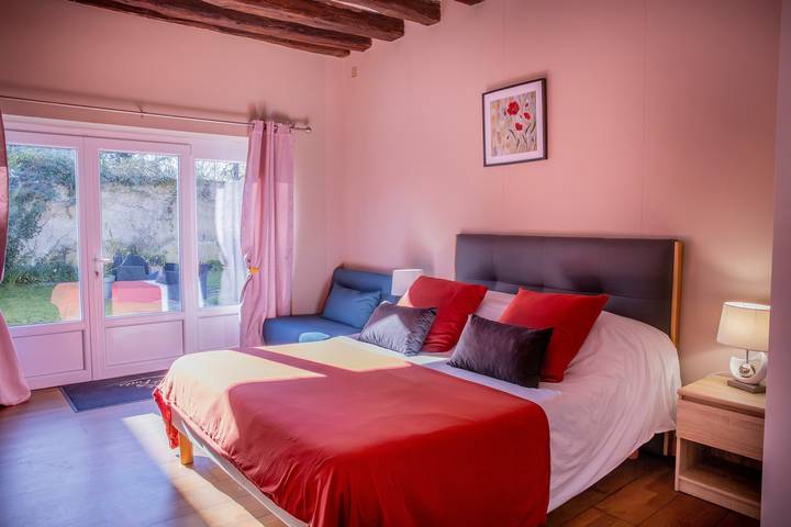 Chambre d'hôtes 'Chambre Coquelicot - Le Petit Puits' avec jardin commun et Wi-Fi in Cheverny, Sologne