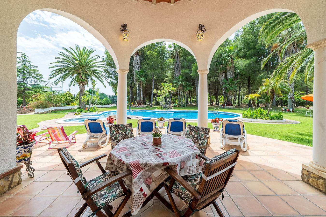 Casa de vacaciones para familias con piscina, pista de tenis y muchas otras instalaciones in Montroig, Costa Dorada
