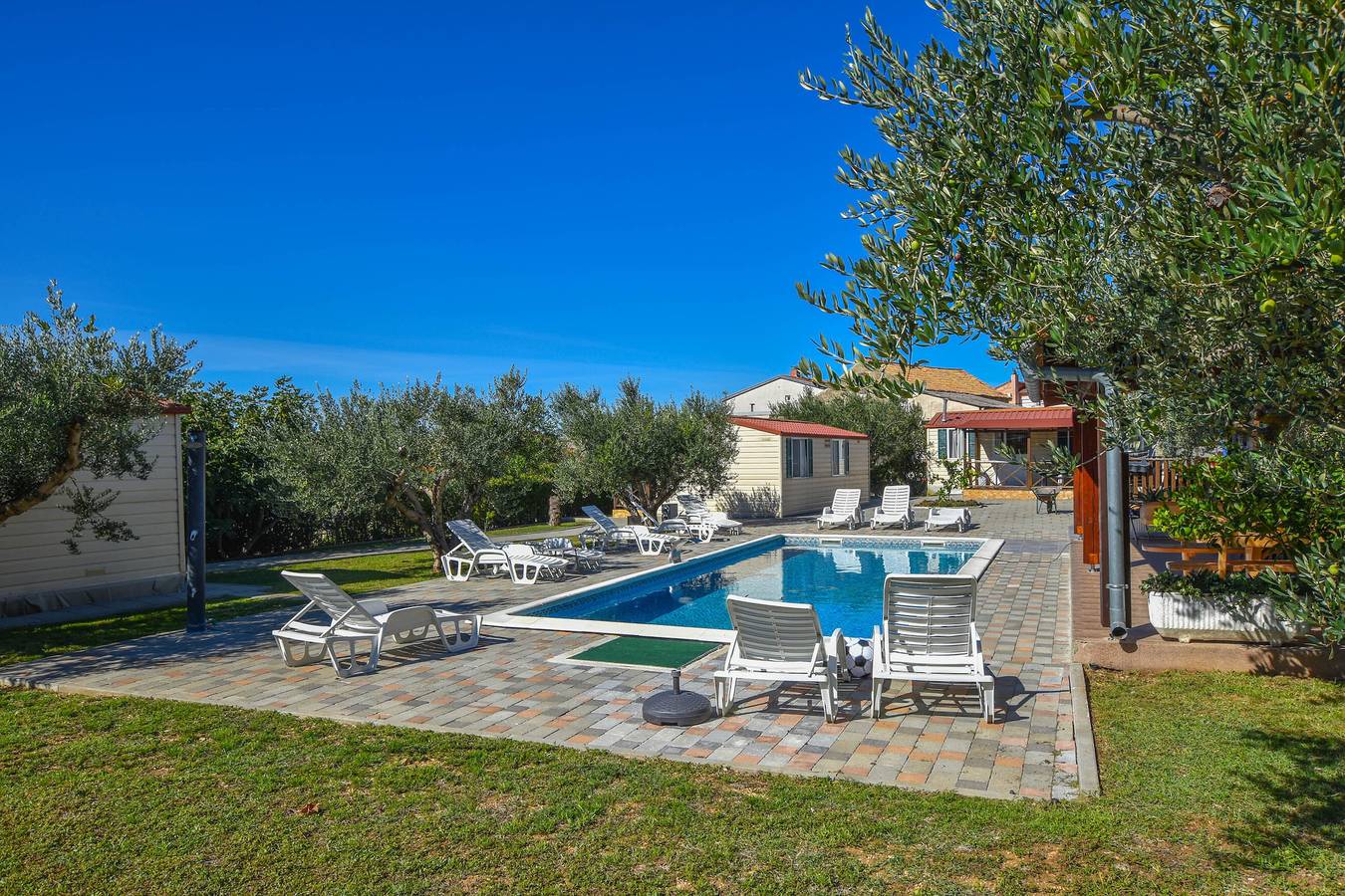 Ganzes Studio, Apartments Flora in Pakostane, Zadar