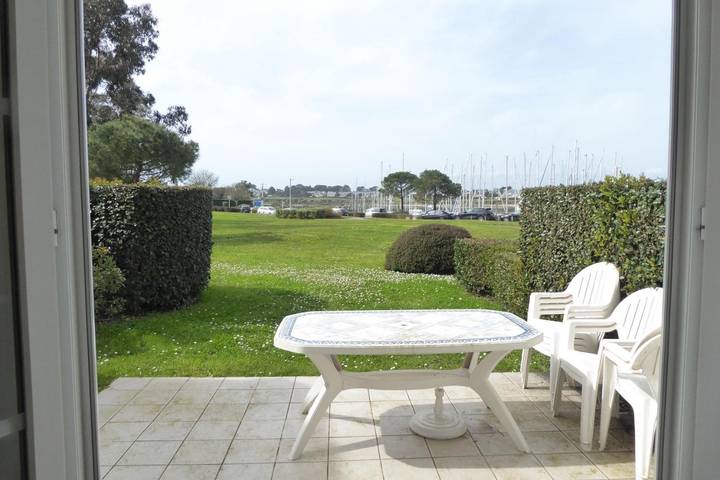 Villa pour 4 personnes, avec terrasse ainsi que vue et piscine à Arzon