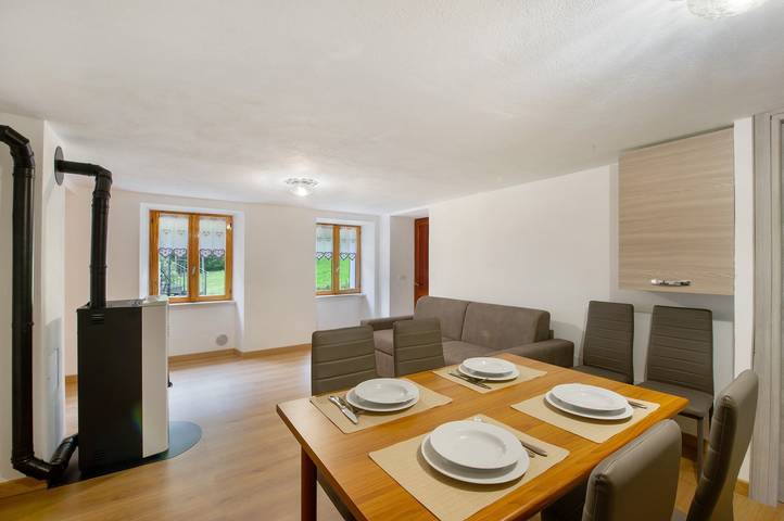 Hel lejlighed, Apartment 'Luéisch Ketschu 1' with Mountain View, Shared Garden and Wi-Fi in Riccourt, Comune di Issime