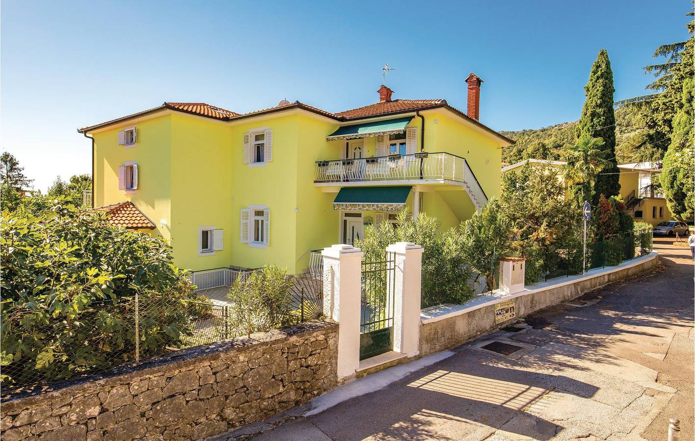 Entire vacation apartment, Vacation apartment for 6 people with terrace in Lovran, Opatija Riviera