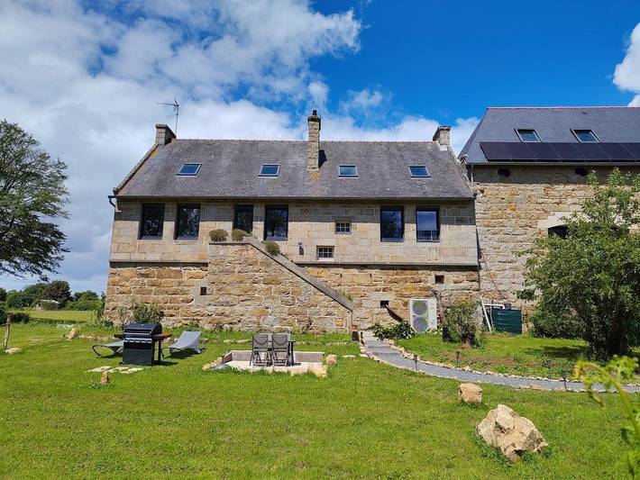 Gîte pour 4 personnes, avec Terrasse ainsi que Jardin et Vue à Camlez