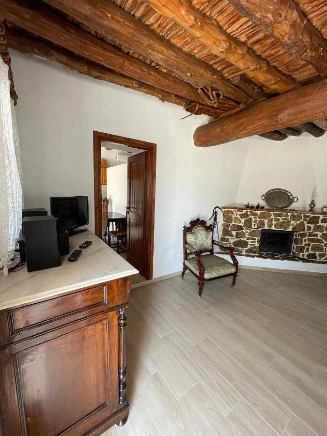 Location de vacances pour 2 personnes, avec jardin ainsi que terrasse et vue dans Carystos - 2