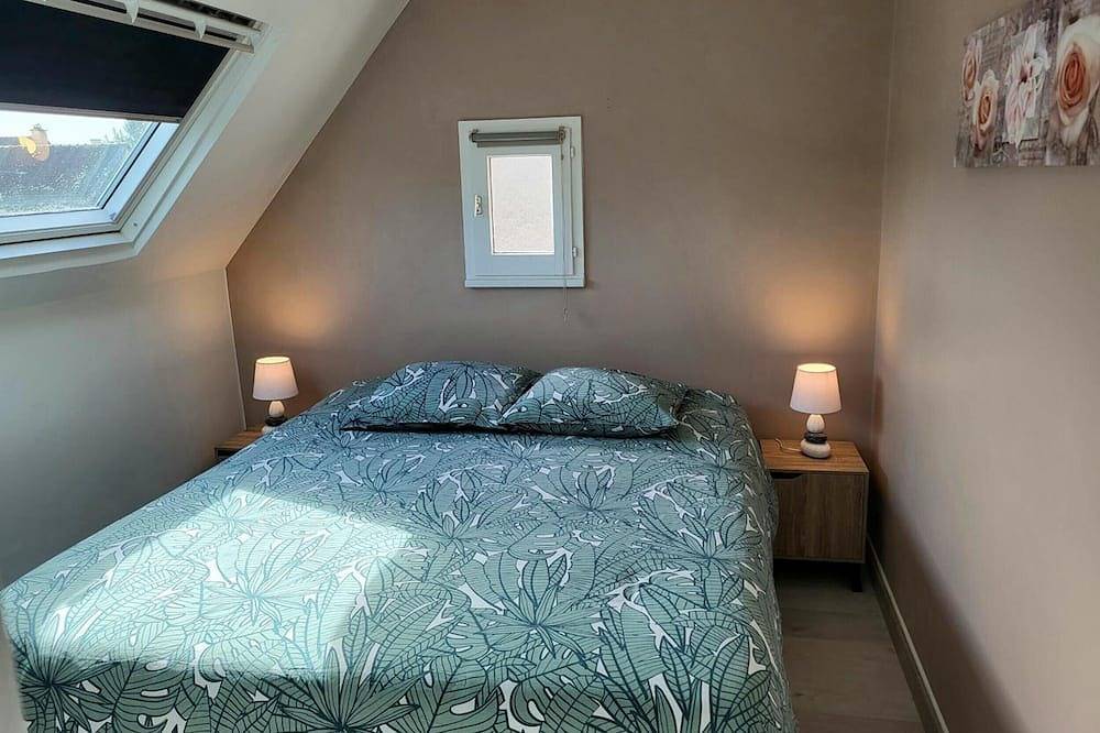 Maison de plage 'Le Cocon Pirouais' avec terrasse, jardin privés et Wi-Fi in Pirou, Région de Coutances