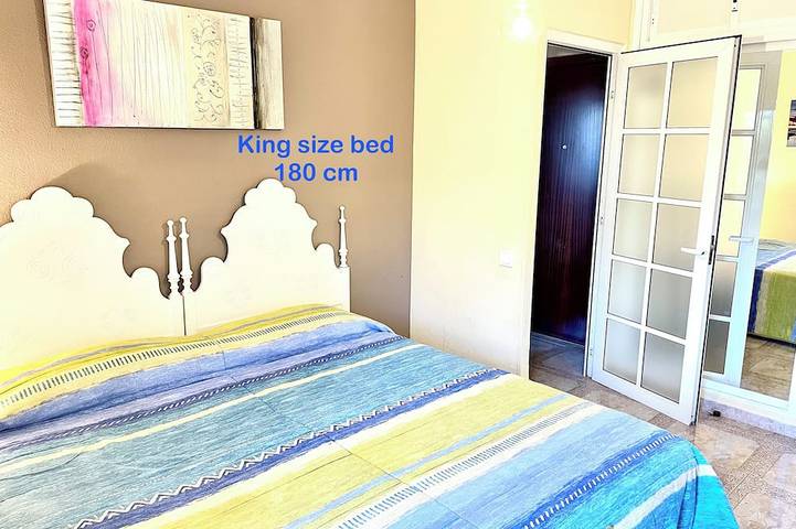 Apartamento entero, Piso luminoso+ aire acondicionado+jardín y piscina in Benalmádena Costa, Benalmádena