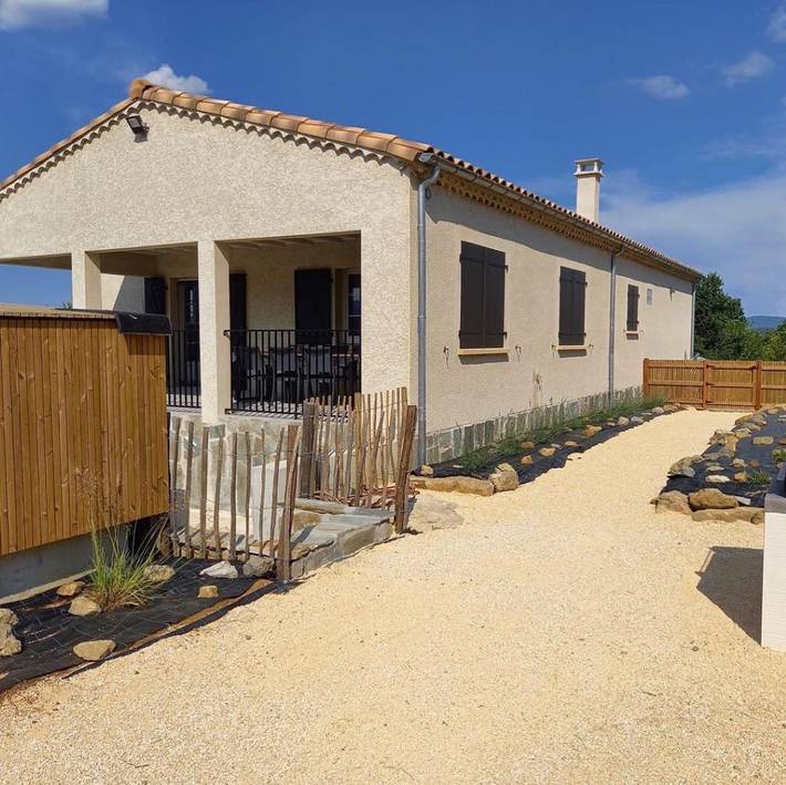 Gîte pour 8 personnes, avec piscine à Les Vans