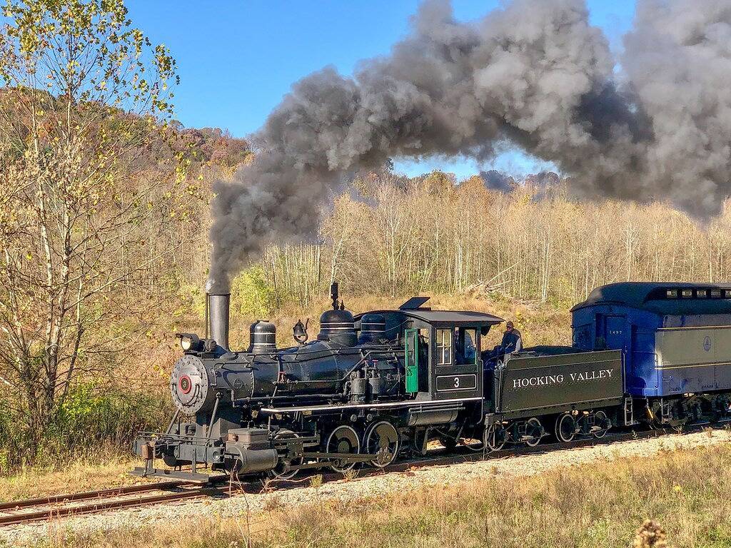 Luxus-Pines Lodge-Poolblick-Lodge-Eigenes Badezimmer in Hocking County