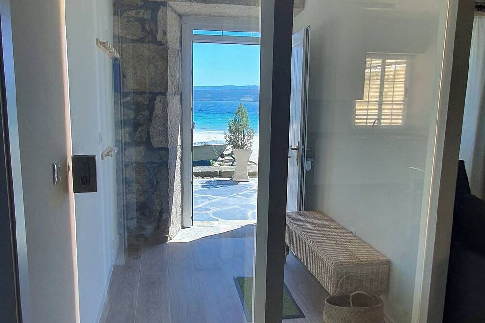 Entire apartment, La Casa de Ana en Fisterra se Ubica en una Antigua Fábrica de Salazón de 1805 in Fisterra, Costa da Morte