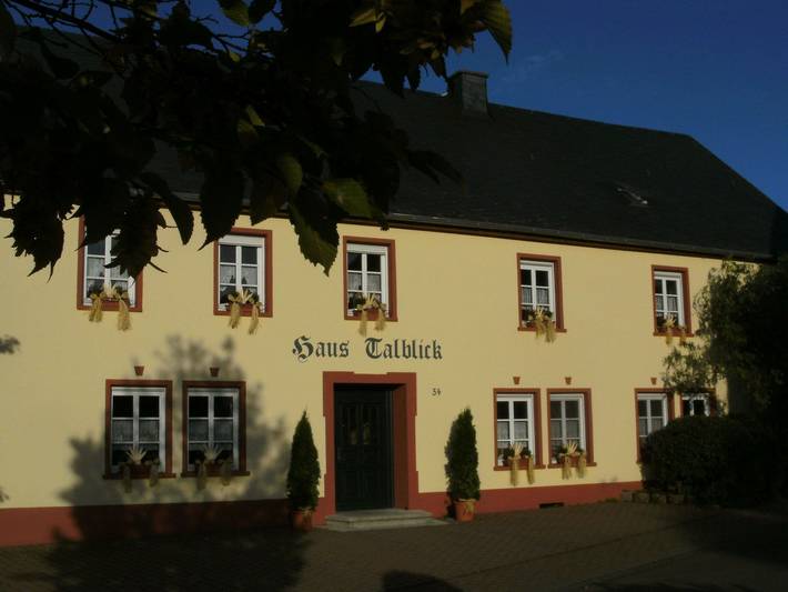 Ferienwohnung für 2 Personen, mit Terrasse und Ausblick, mit Haustier im Hunsrück
