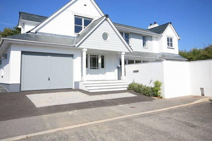 Cottage for 9 people, with terrace and garden as well as hot tub in Rock