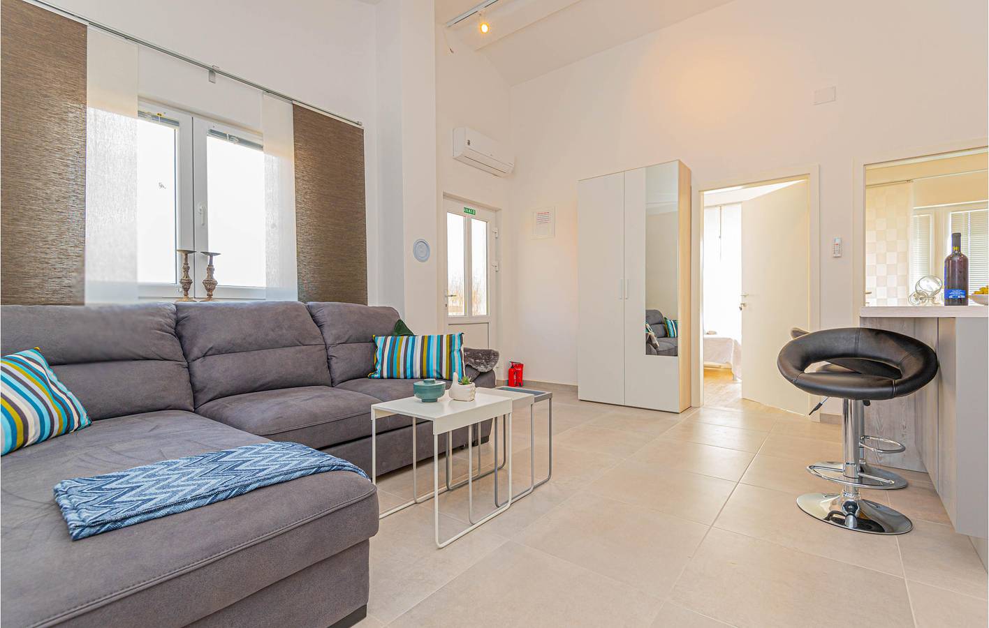 Ganze Ferienwohnung, Ferienwohnung für 4 Personen mit Terrasse in Bilice, Šibenik-Knin