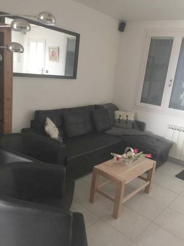 Gîte pour 4 personnes, avec vue et terrasse à Volonne