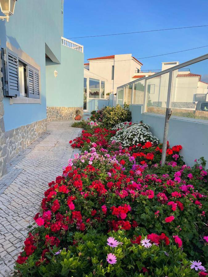 Two-Bedroom House in Praia das Maçãs, Colares