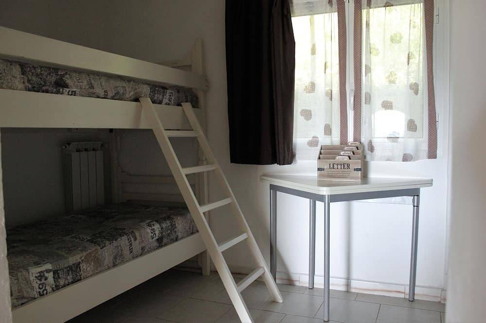 Geheel appartement, Green Twee kamers, ontspannen in het uitzicht op het platteland en ongeëvenaarde, prive zwembad in Castelnuovo Magra, Italiaanse Rivièra