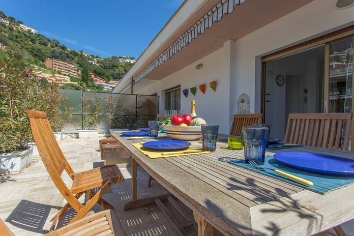 Gîte pour 5 personnes, avec balcon et vue sur l’océan, adapté aux familles dans Plage des Sablettes Est - 2