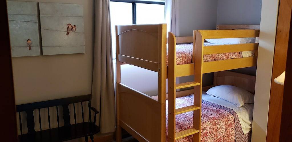 Bewaldeter 5 Morgen kühler ruhiger Berghütte-Rückzug in Park County