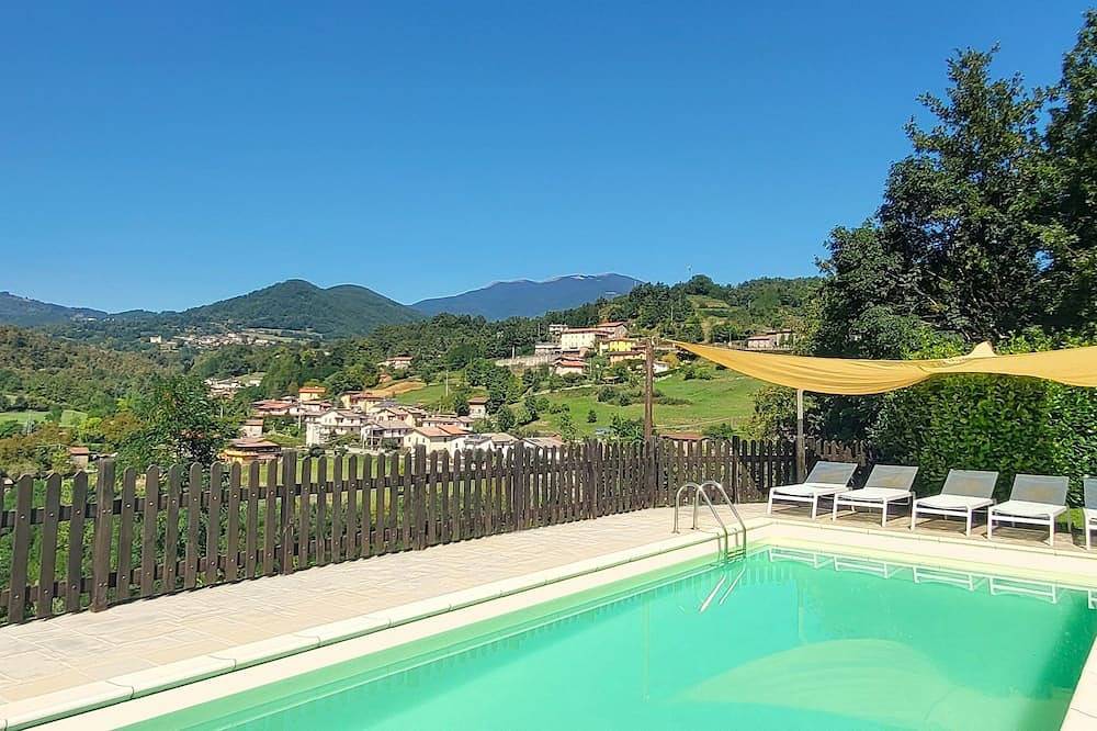 Romantisches Steinhaus mit privatem Pool am Fluss. in Piazza al Serchio, Garfagnana