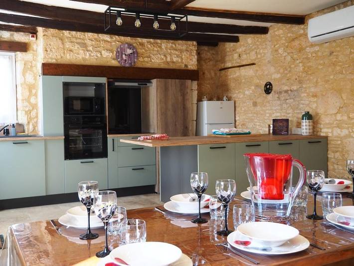 Location de vacances pour 8 personnes, avec jardin à Borrèze