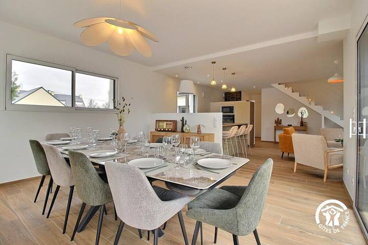 Gîte pour 8 personnes, avec piscine ainsi que terrasse et jardin à Damgan - 4