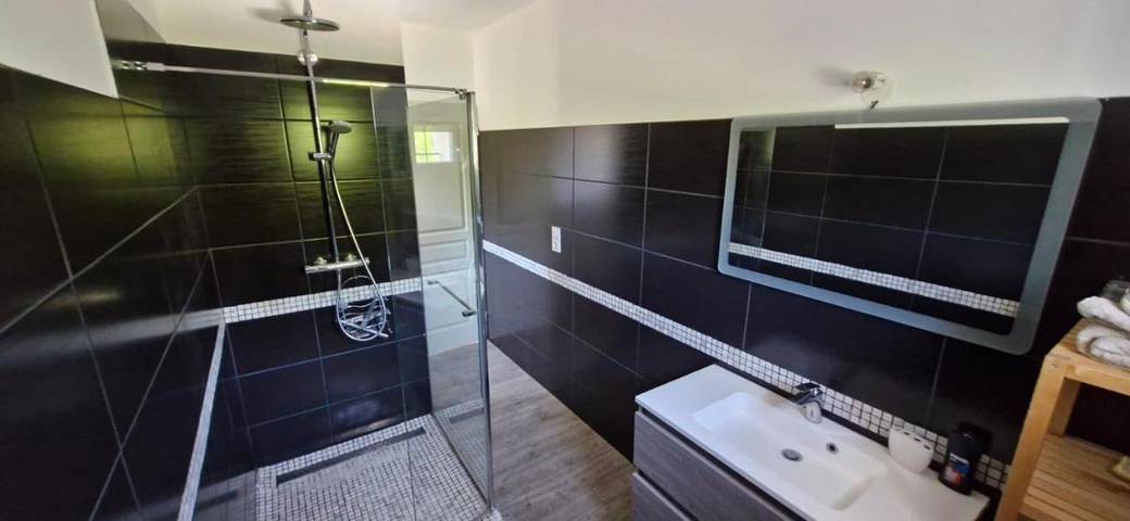 Gîte pour 3 personnes, avec piscine et terrasse ainsi que jardin et vue, animaux acceptés à Aubres - 3