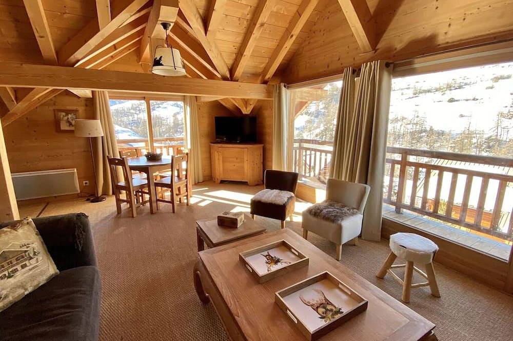 Luxury chalet 160 m2 for 10 people, shuttle bus at 50m, 3mn from the lifts in Vars (station de ski), Vars