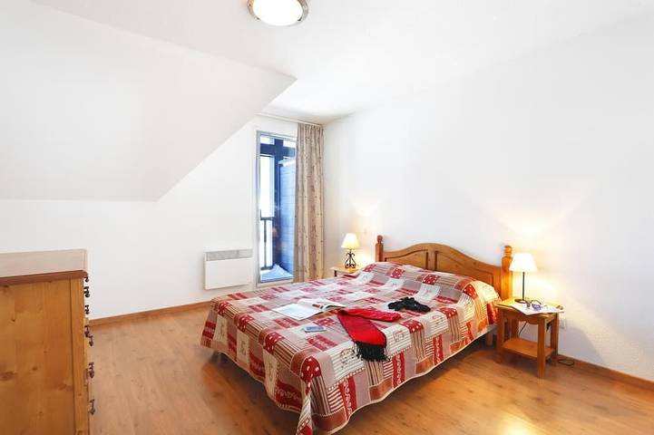 Chalet pour 8 personnes, avec jacuzzi et sauna ainsi que balcon et piscine, animaux acceptés à Peyragudes - 4