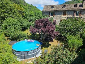 Gîte pour 4 personnes, avec piscine ainsi que jardin et vue à Saint-Léger-de-Peyre