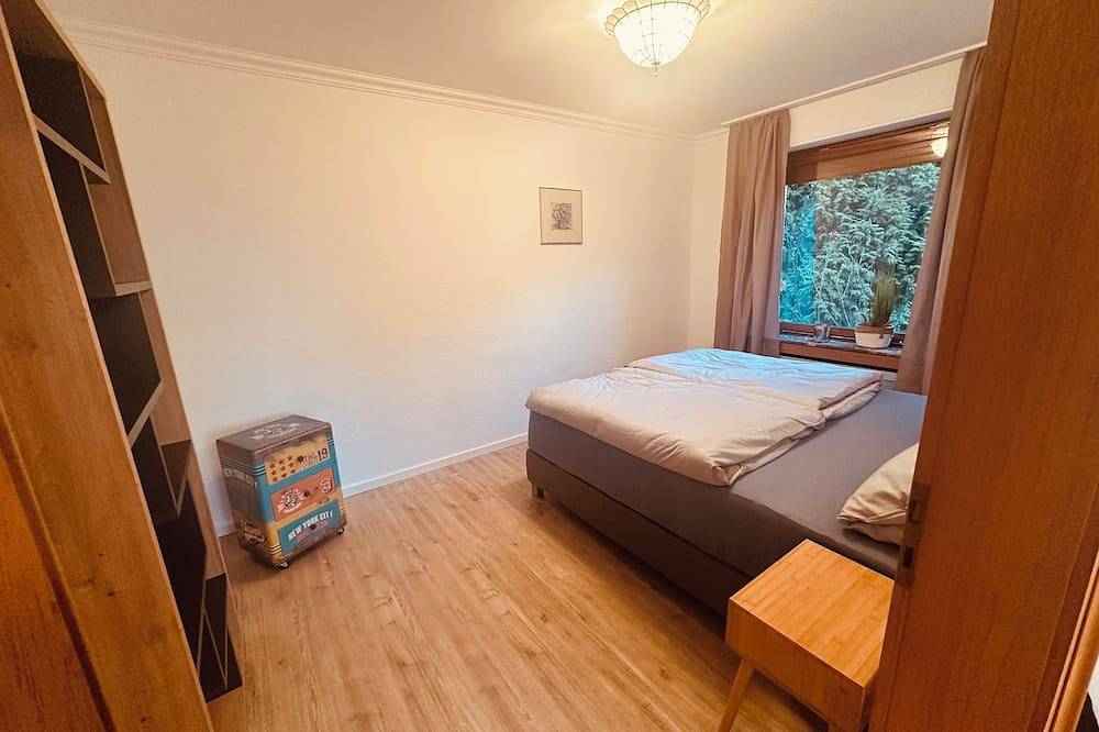 Ganze Wohnung, Gemütliche Ferienwohnung im Grünen für erholsame Auszeiten, ruhig, zentrumsnah in Holzminden, Landkreis Holzminden